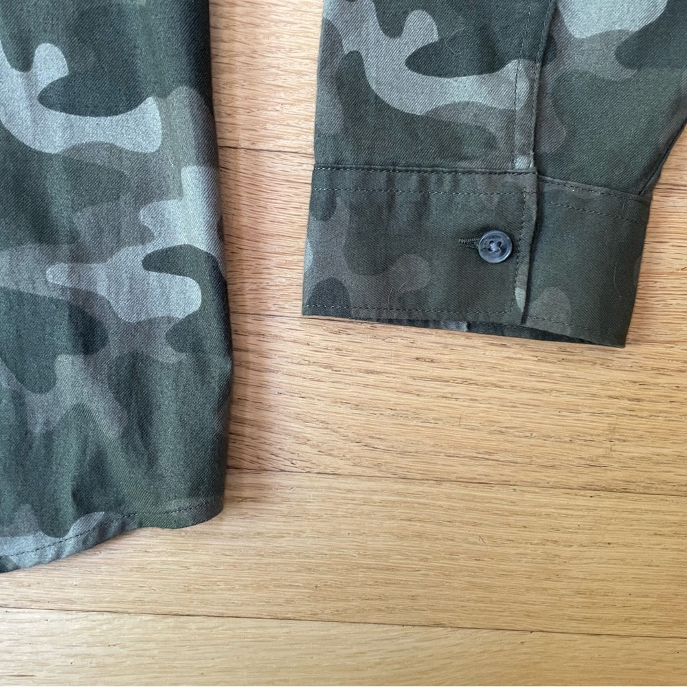 Eddie Bauer Boyfriend Fit Camo Button Down Shirt Size Large - Picture 5 of 9